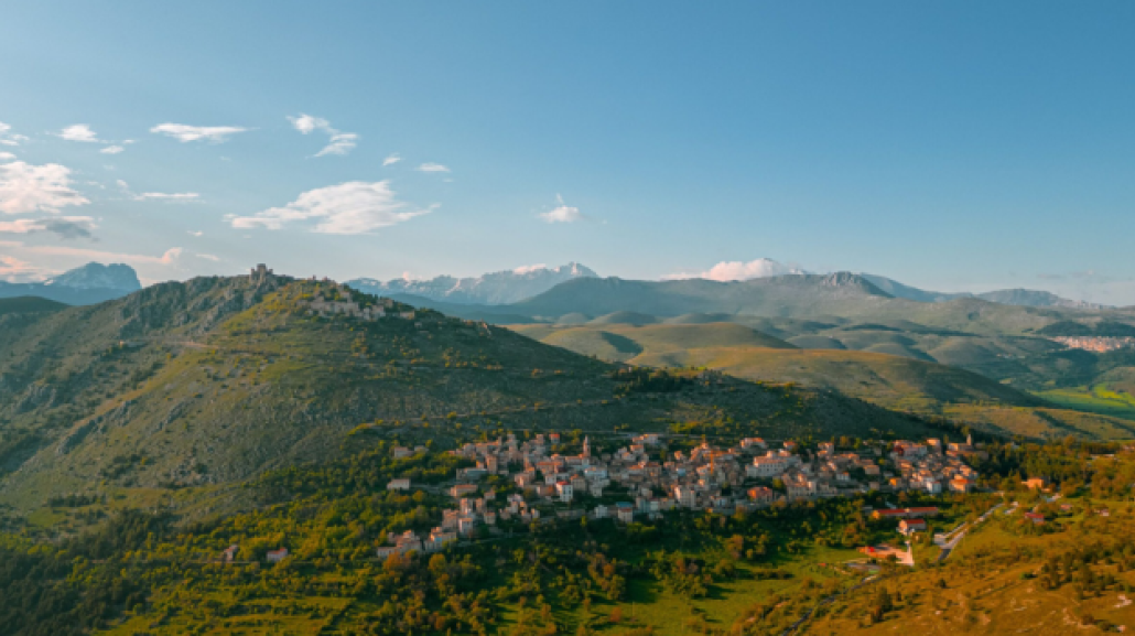 PAESI NARRANTI NEL GRAN SASSO